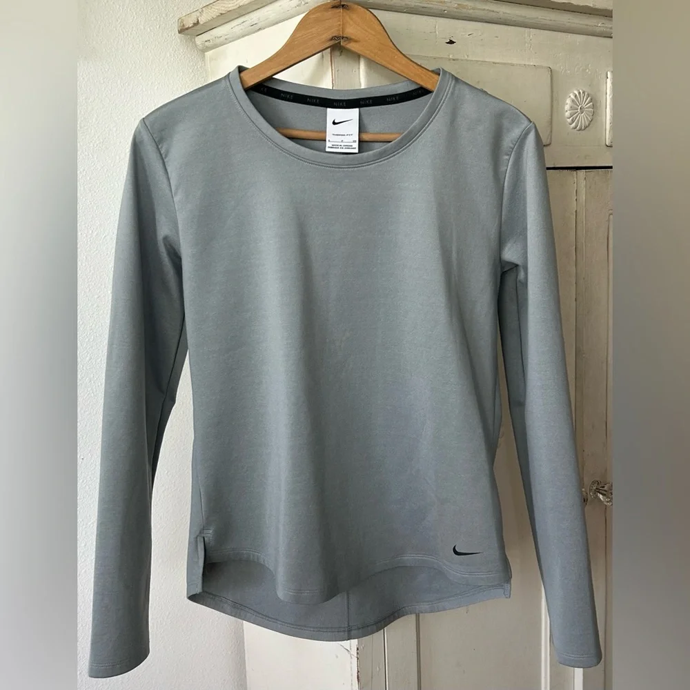 Nike | Women's ‘Particle Grey’ Therma-FIT Long Sleeve Crewneck Slit Hem Top Sz S